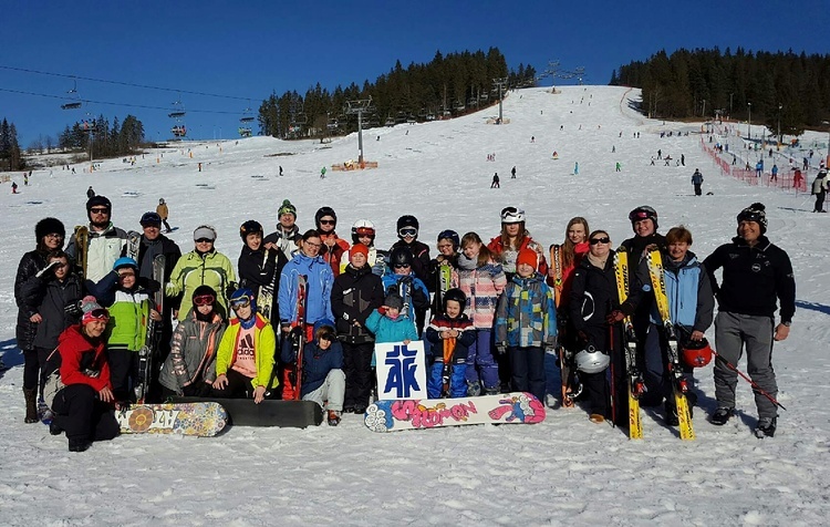 Jedni się uczyli, inni doskonalili jazdę na nartach lub snowboardzie