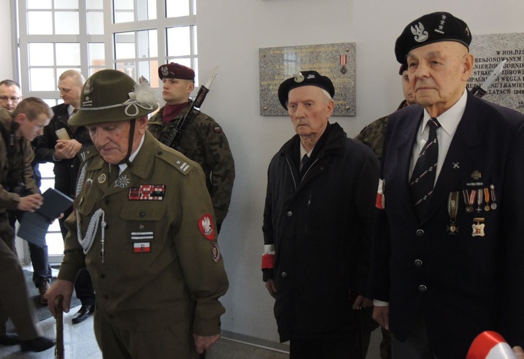 Tablica pamięci AK w kościele garnizonowym