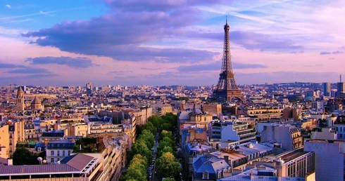 Czwarta z kolei noc zamieszek na paryskich przedmieściach