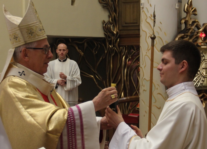 Święcenia diakonatu w kościele Podwyższenia Krzyża i św. Herberta w Katowicach, 25 lutego 2017.