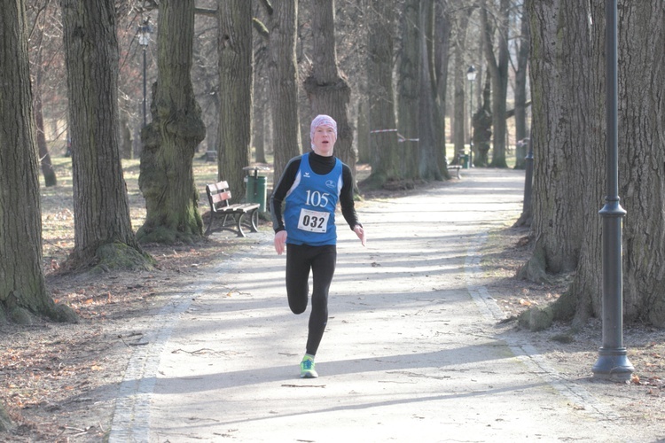 Trop wiódł przez Park Norweski