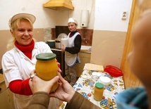 Głodnych nakarmić, spragnionych napoić