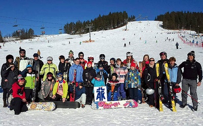 ▲	Wszyscy nauczyli się jeździć na nartach  lub snowboardzie.