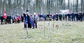 ▲	W obchodach brali udział okoliczni mieszkańcy, kibice sportowi i delegacje.