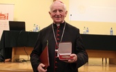 Wręczeniene medalu Bene Merenti abp. Damianowi Zimoniowi