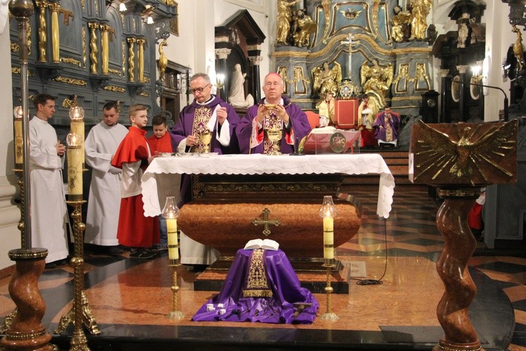 Środa Popielcowa w łowickiej katedrze