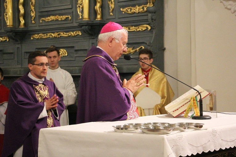 Środa Popielcowa w łowickiej katedrze
