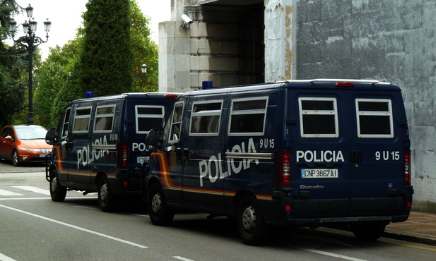 Policja walczy z radykalizacją w meczetach