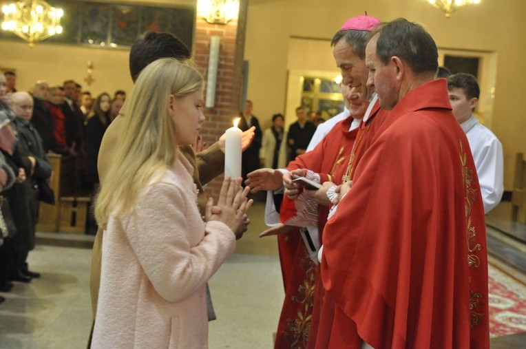 Bierzmowanie w kościele MBNP w Mielcu