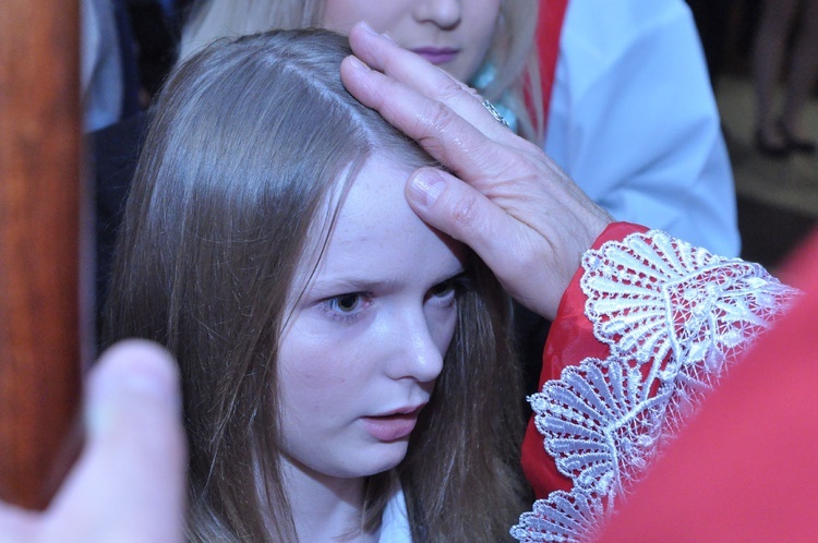 Bierzmowanie w kościele MBNP w Mielcu