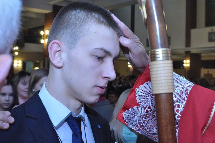 Bierzmowanie w kościele MBNP w Mielcu