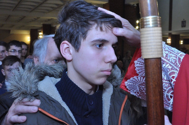 Bierzmowanie w kościele MBNP w Mielcu