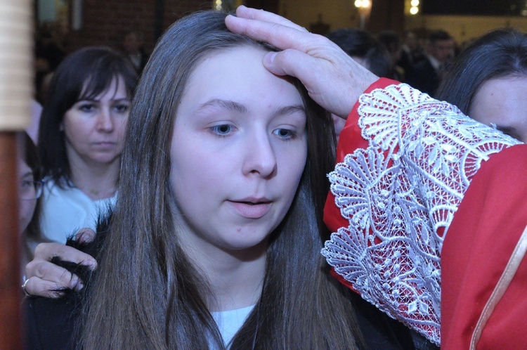 Bierzmowanie w kościele MBNP w Mielcu