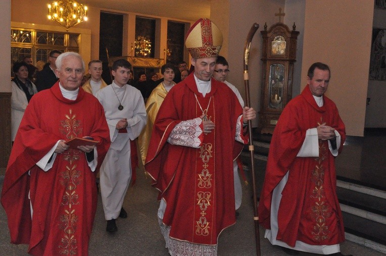 Bierzmowanie w kościele MBNP w Mielcu