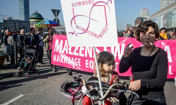 Manify przeciwko rządowi