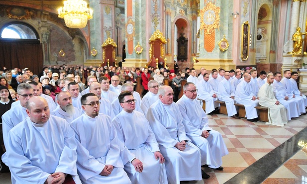 Archidiecezja ma nowych 38 nadzwyczajnych szafarzy Komunii Świętej