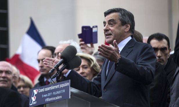 Fillon nie poddaje się naciskom, by zrezygnował z kandydowania
