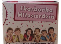 Środki zebrane w ramach wielkopostnej jałmużny rozdzielane są według uznania parafii. Na przykład elbląska parafia bł. Franciszki Siedliskiej adoptowała dziecko w Afryce. Ofiary zebrane do skarbonki przekazuje właśnie jemu.