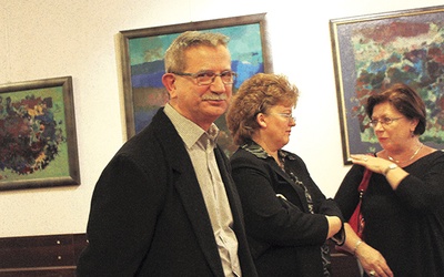 Franciszek Kafel podczas wernisażu wystawy.