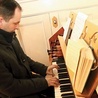 Liturgiczny organista  z Sulechowa Leszek Knopp.