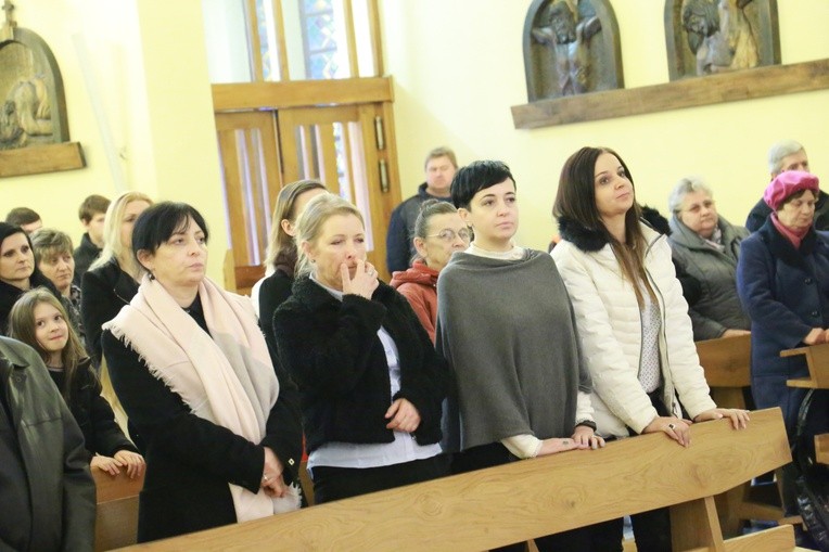 Bierzmowanie w par. Świętego Krzyża i MB Bolesnej w Dębicy