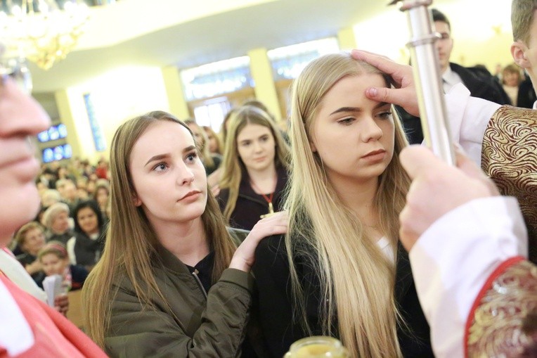 Bierzmowanie w par. Świętego Krzyża i MB Bolesnej w Dębicy