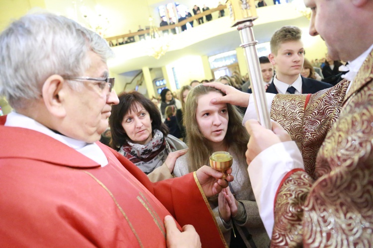 Bierzmowanie w par. Świętego Krzyża i MB Bolesnej w Dębicy