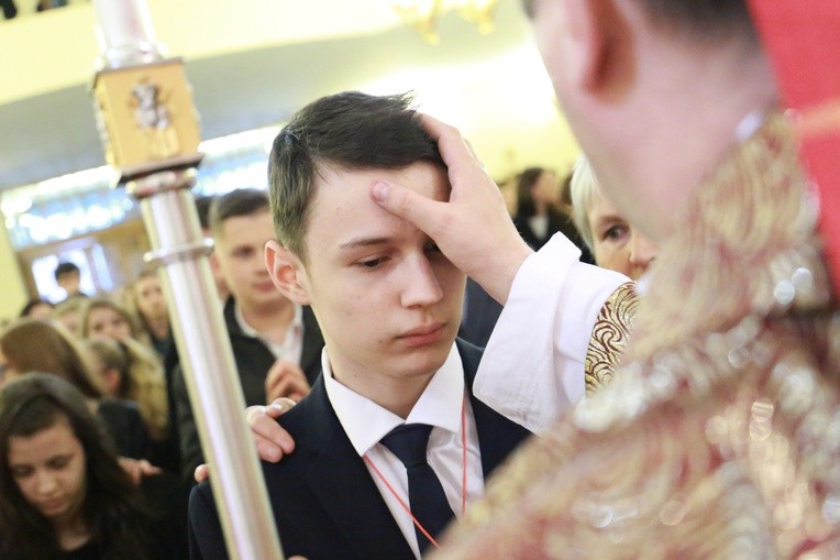 Bierzmowanie w par. Świętego Krzyża i MB Bolesnej w Dębicy