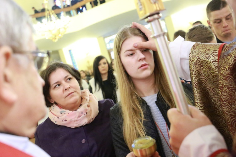 Bierzmowanie w par. Świętego Krzyża i MB Bolesnej w Dębicy