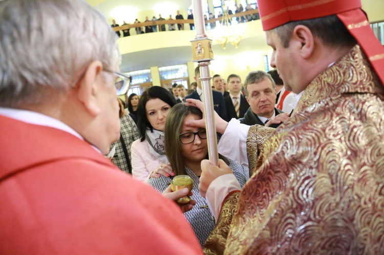 Bierzmowanie w par. Świętego Krzyża i MB Bolesnej w Dębicy