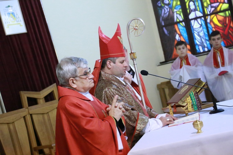 Bierzmowanie w par. Świętego Krzyża i MB Bolesnej w Dębicy