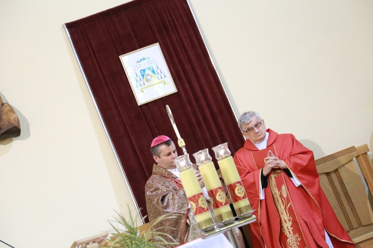 Bierzmowanie w par. Świętego Krzyża i MB Bolesnej w Dębicy