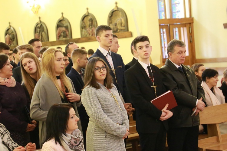 Bierzmowanie w par. Świętego Krzyża i MB Bolesnej w Dębicy