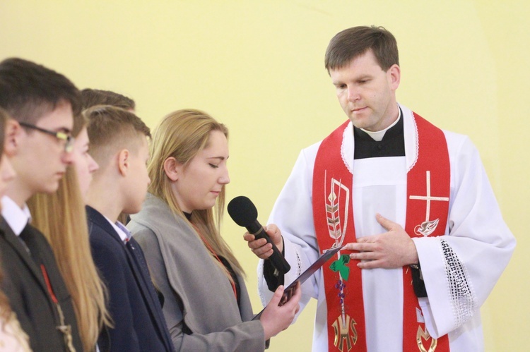 Bierzmowanie w par. Świętego Krzyża i MB Bolesnej w Dębicy