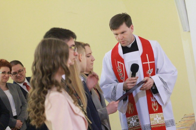 Bierzmowanie w par. Świętego Krzyża i MB Bolesnej w Dębicy