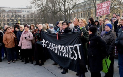 Demonstracja odbyła się przy fontannach w centrum Radomia