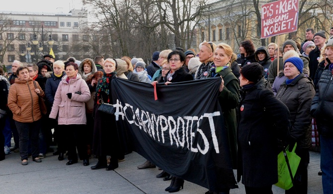 Demonstracja odbyła się przy fontannach w centrum Radomia