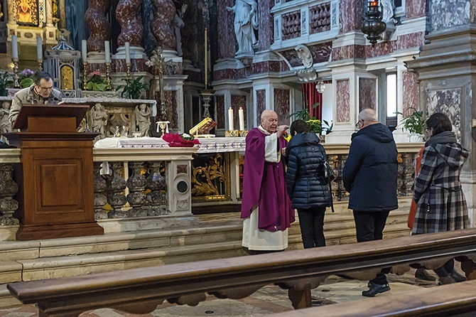 Poranne nabożeństwo w Środę Popielcową w kościele pw. św. Marii z Nazaretu.