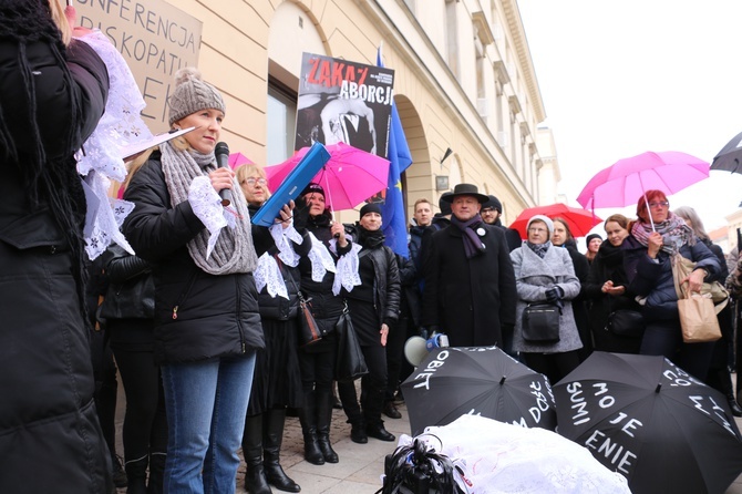 Antykościelna manifestacja feministek