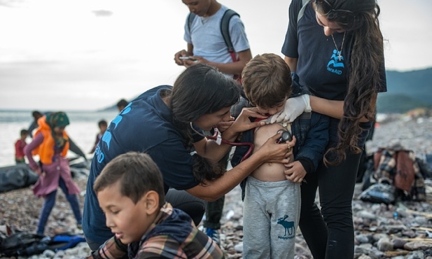 Hiszpania: korytarze humanitarne i krzyż z Lampedusy
