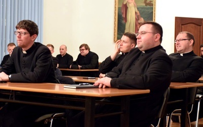 Na spotkanie przybyło osiemnastu dekanalnych opiekunów Służby Liturgicznej.