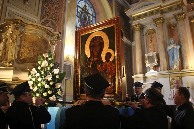 Powitanie ikony MB Częstochowskiej w Rybnie