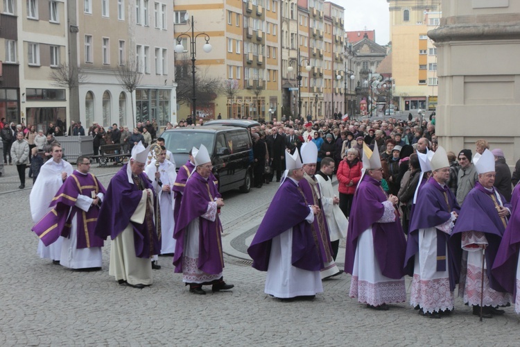 Pogrzeb biskupa Tadeusza Rybaka