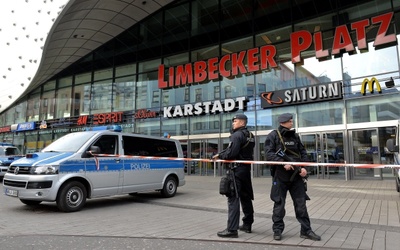 W związku z groźbą zamachu policja zamknęła centrum handlowe w Essen