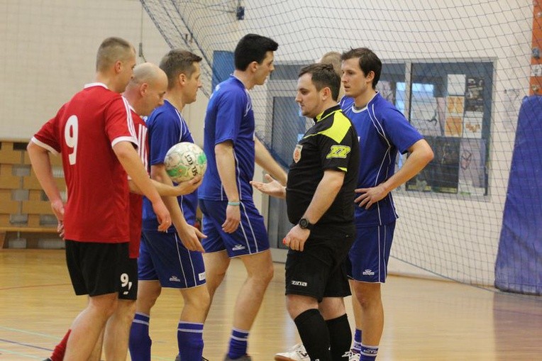 Mecz gwiazdy TVP kontra drużyna Wojska Polskiego