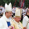 Biskup Roman Pindel podczas jubileuszu koronacji obrazu w Rychwałdzie.