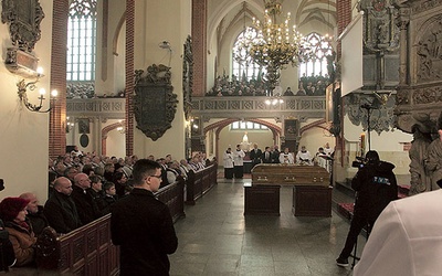 Legnicka katedra – świadek ingresu oraz ostatniego pożegnania bp. Tadeusza Rybaka.