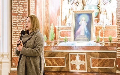 ◄	Anna Golędzinowska  na spotkaniu w kościele Bożego Ciała w Bytomiu- -Miechowicach.