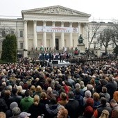 Orban: Trzeba powstrzymać Brukselę