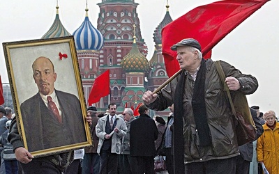 Rosyjscy komuniści świętują urodziny Lenina na Placu Czerwonym w Moskwie. Czy komunizm to już przeszłość?